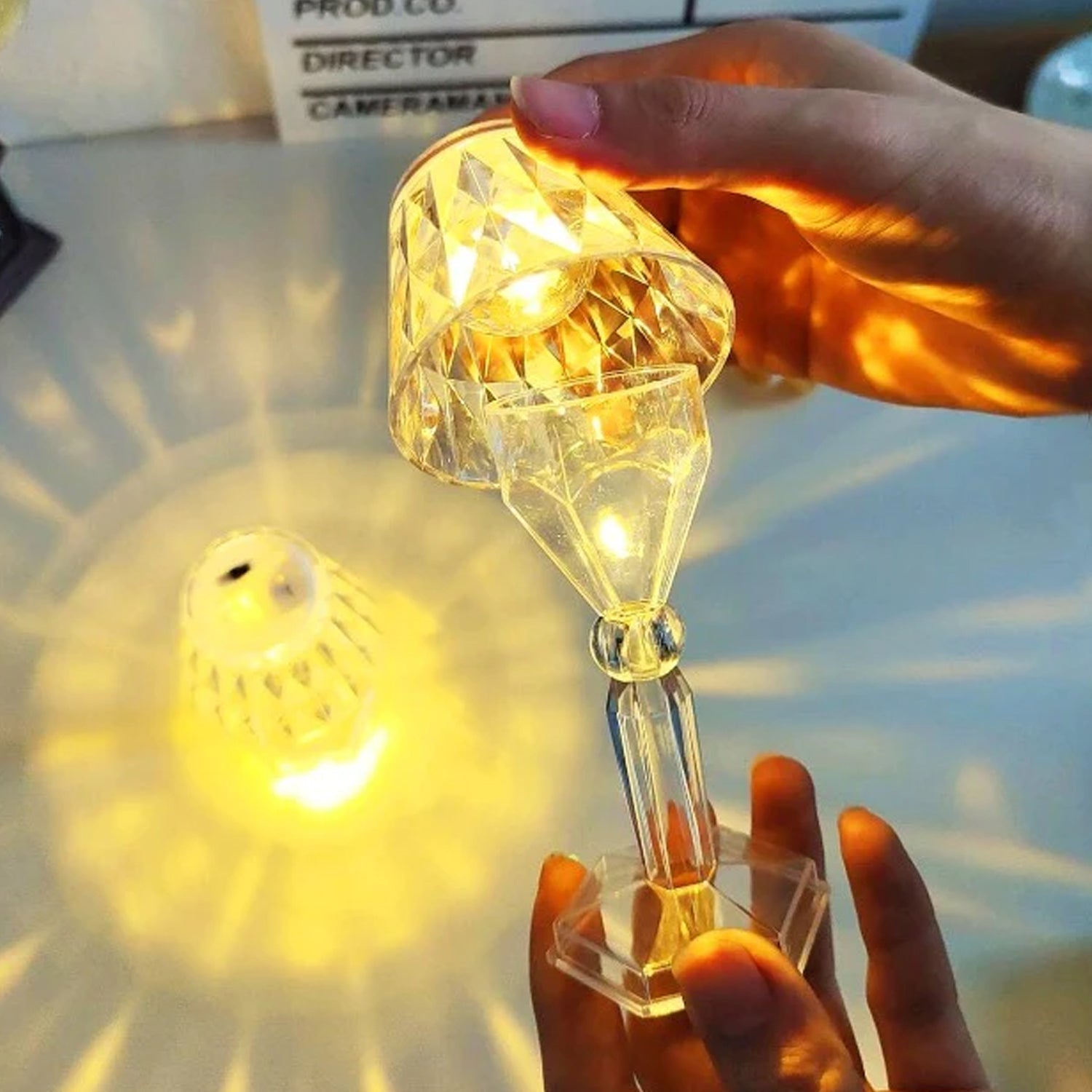 2-in-1 crystal table lamp with light reflection. 2-in-1 crystal table lamp with light reflection.